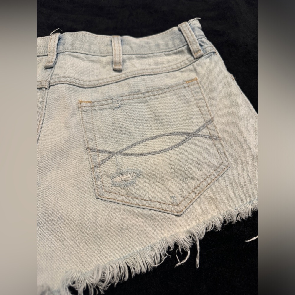 A&F High Rise Distressed Shorts - Picture 7 of 7